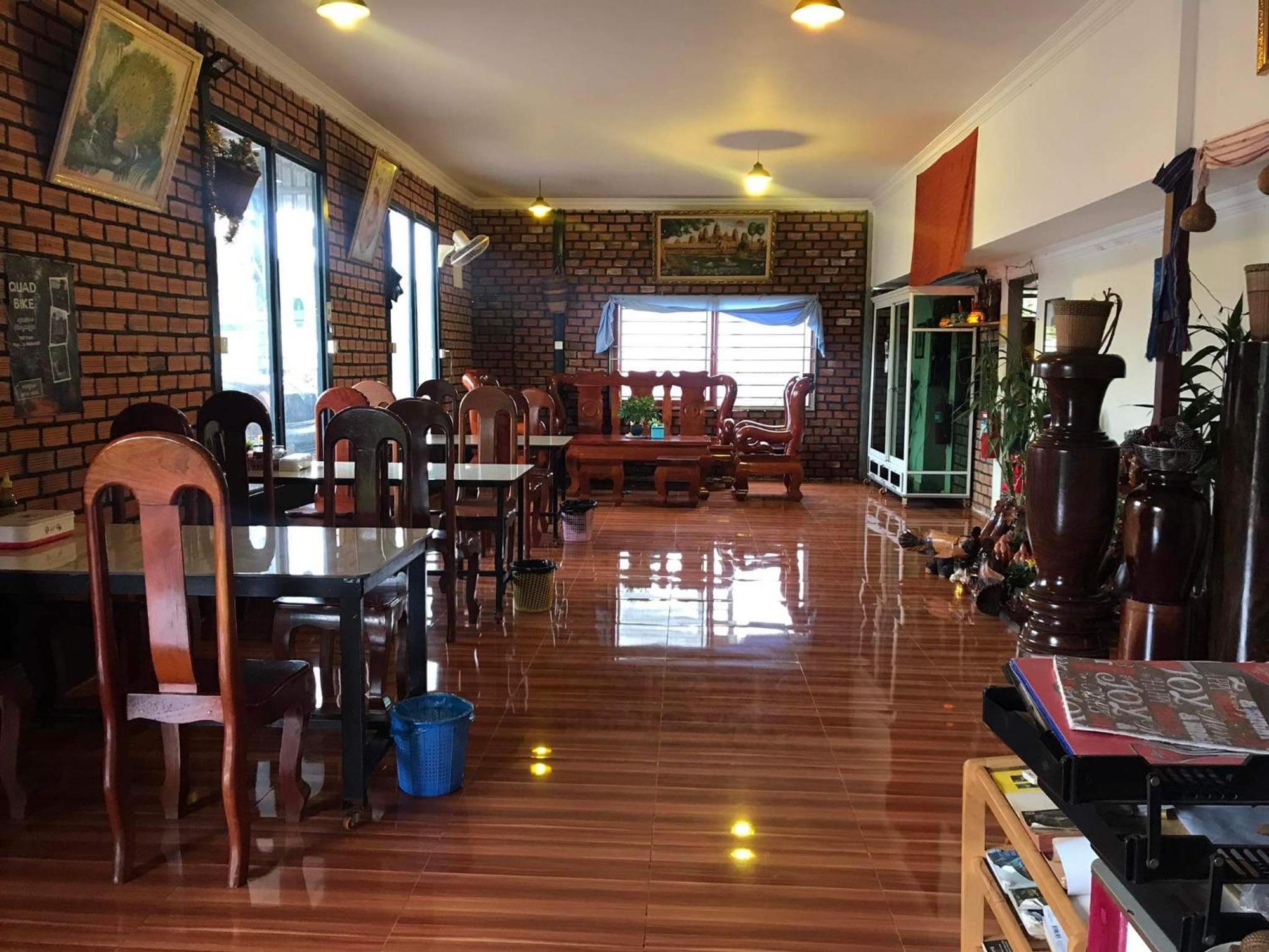 Manel Guesthouse And Restaurant Sen Monourom Bagian luar foto