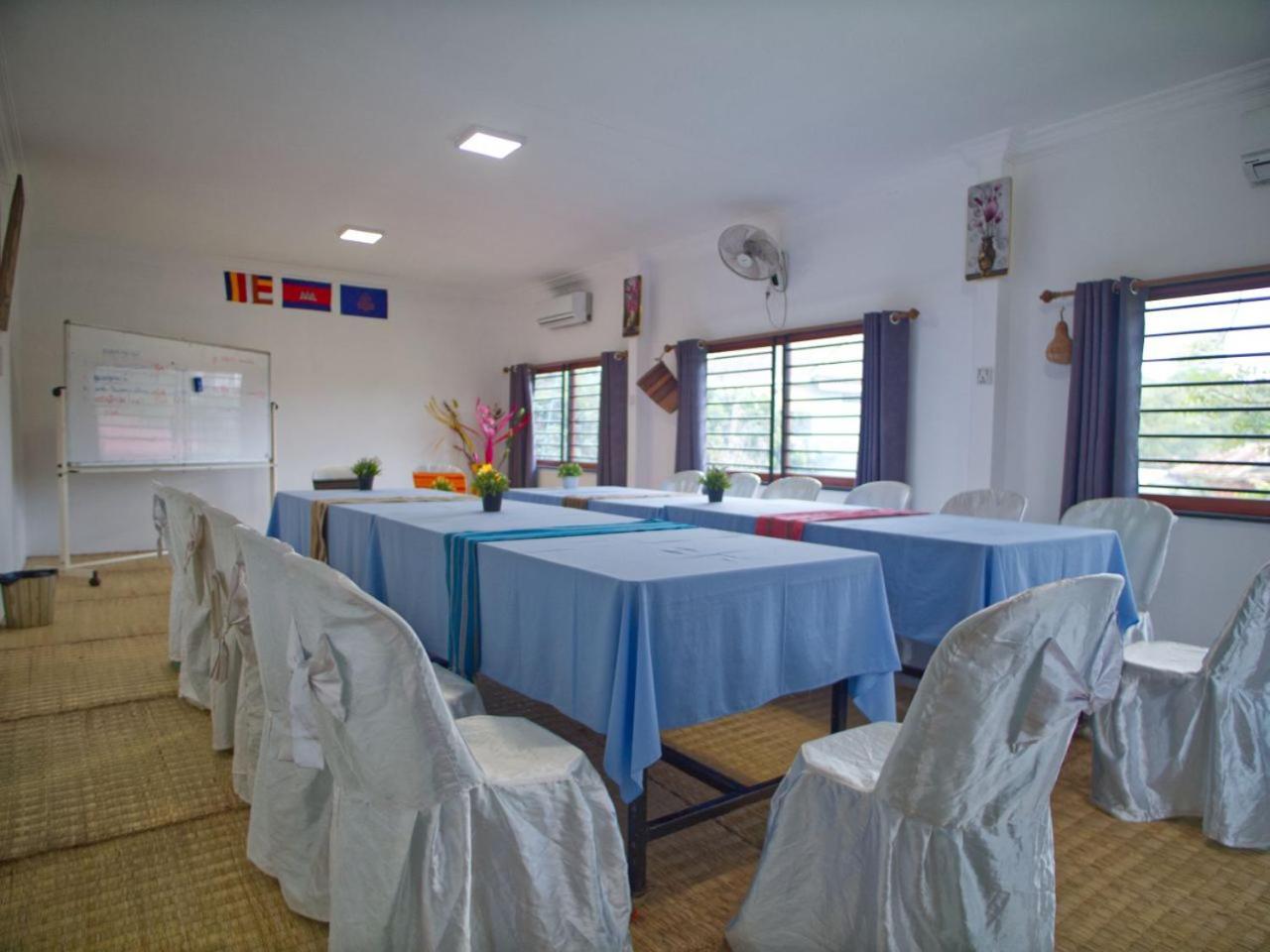 Manel Guesthouse And Restaurant Sen Monourom Bagian luar foto