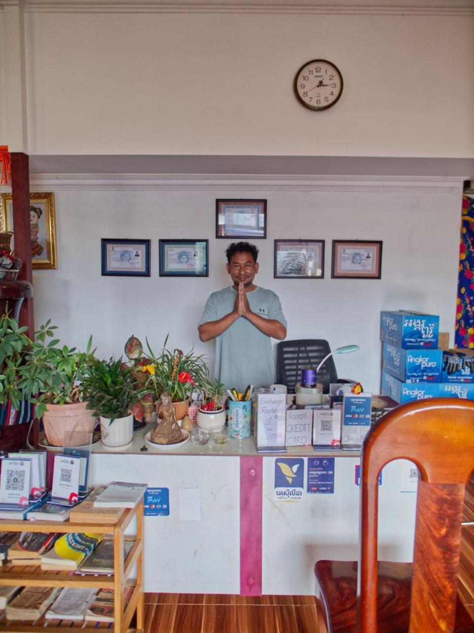 Manel Guesthouse And Restaurant Sen Monourom Bagian luar foto